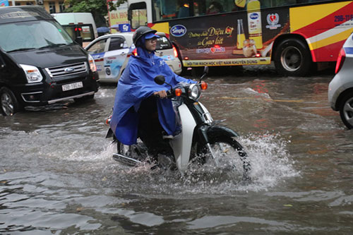 Thời tiết ngày 5/10: Bắc Bộ mưa dông và lốc, sét, gió giật mạnh