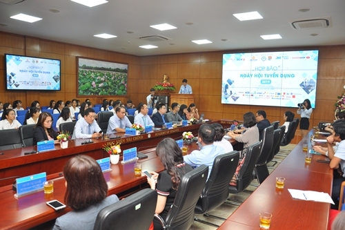 40 don vi tham gia ngay hoi tuyen dung 2019 tai hoc vien tai chinh
