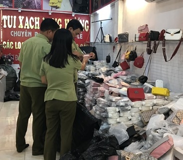 Hà Nội: Thu giữ hơn 1.200 chiếc túi xách giả thương hiệu nổi tiếng