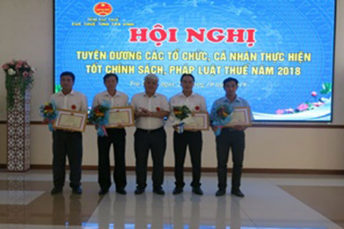 Trà Vinh: Tuyên dương 119 tổ chức, cá nhân nộp thuế tốt