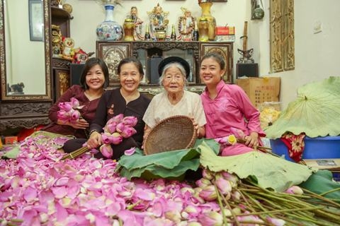 nghe nhan nguyen thi dan 96 tuoi van say nghe uop tra sen
