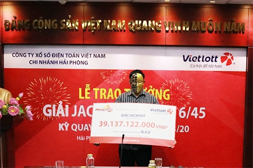 Quyết tâm cai thuốc lá, người đàn ông trúng Jackpot hơn 39 tỷ đồng