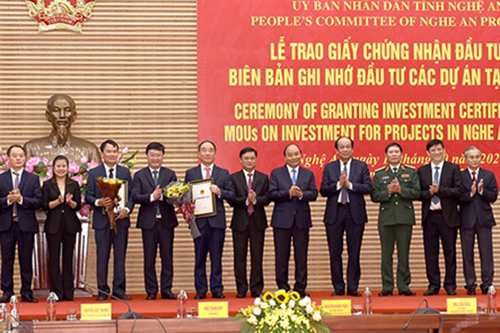 Thủ tướng chứng kiến Lễ trao giấy chứng nhận đầu tư cho 2 dự án tại Nghệ An