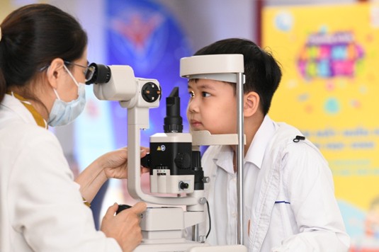 Prudential Việt Nam và Quỹ Bảo trợ Trẻ em Việt Nam hành động vì ánh mắt trẻ thơ