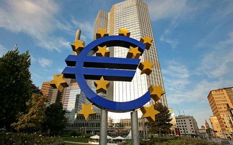 ECB bất ngờ hạ lãi suất chủ chốt xuống mức thấp kỷ lục mới