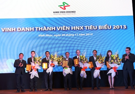 Vinh danh 6 công ty chứng khoán thành viên tiêu biểu 2013 trên HNX