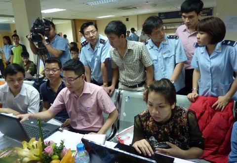 nganh hai quan thong quan mot lo hang cho dn chi trong vai giay
