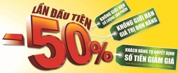 Người dân Thủ đô rộn ràng mua sắm trong ngày đầu tiên “Tháng khuyến mại”