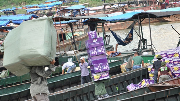 ha noi thu giu lo hang nhap lau tri gia gan 500 trieu dong