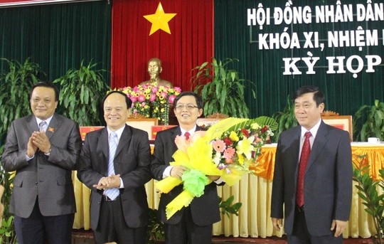 ong ho quoc dung tro thanh chu tich ubnd tinh binh dinh