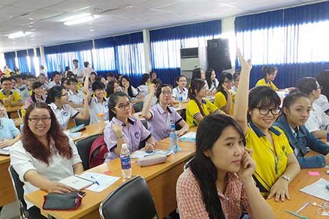 Gắn đào tạo với nghiên cứu khoa học và yêu cầu thực tiễn