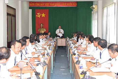 cong chuc thue lam viec ca ngay nghi de hoan thanh nhiem vu
