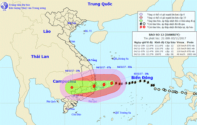 Bão số 12 gây sóng biển cao 8m, Nam Trung Bộ đang có mưa rất to