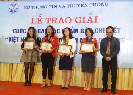 Trao giải cuộc thi “Việt Nam – quá trình hội nhập Quốc tế”