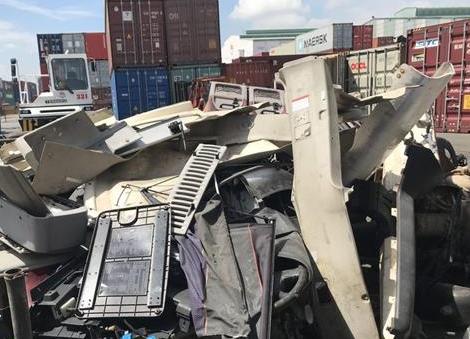 TP.Hồ Chí Minh: Phát hiện container chứa phụ tùng ô tô cũ nhập lậu