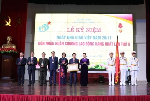 Học viện Tài chính đón nhận Huân chương Lao động hạng Nhất lần thứ hai