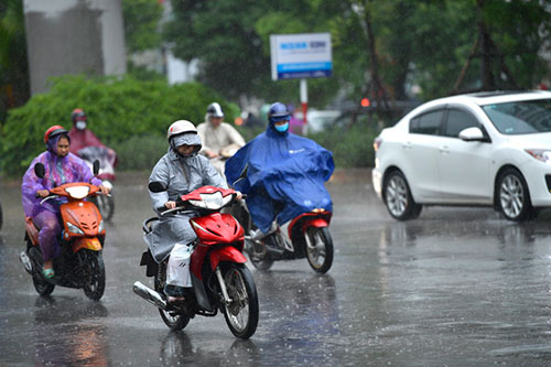 Hà Nội mưa rào, trời rét, Trung Bộ tiếp tục mưa to