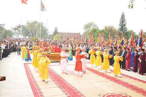 Tôn vinh tín ngưỡng thờ Mẫu và Hội làng Việt cổ