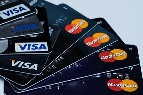 Các ngân hàng châu Âu đối phó với sự thống trị của Visa và Mastercard