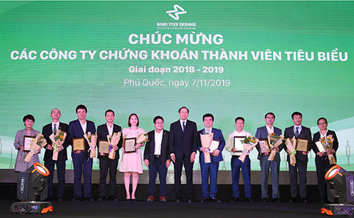 10 công ty chứng khoán tiêu biểu được HNX vinh danh