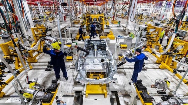 Hãng xe sang Daimler cắt giảm 1 tỷ euro chi phí nhân công