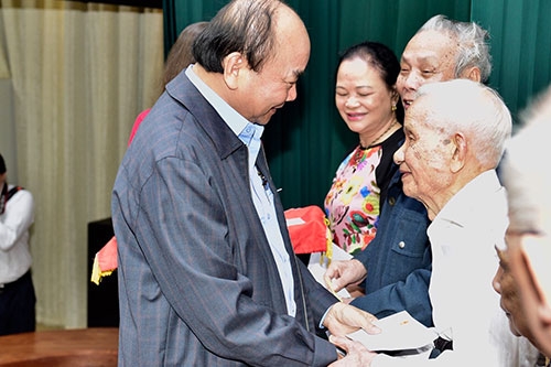 Nguồn lực chính không phải ‘rừng vàng biển bạc’