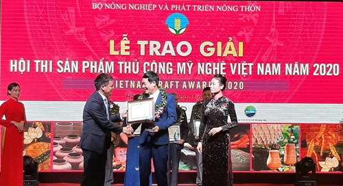 trao giải