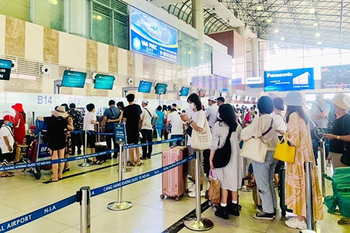 Nhờ các chuyến bay nội địa, hàng không khởi sắc trong tháng 10