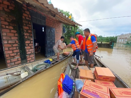 Hơn 5 tỷ đồng hỗ trợ người khuyết tật bị ảnh hưởng bởi lũ lụt tại miền Trung