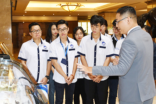 Sinh viên Đại học Tài chính-Marketing trải nghiệm thực tế tại doanh nghiệp.