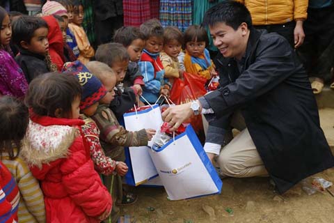 Bảo Việt hỗ trợ gần 200 triệu cho đồng bào vùng cao