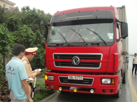 Xử lý xe chở quá tải: Cấm can thiệp xử lý vi phạm của lực lượng chức năng
