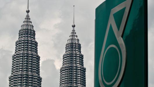 Malaysia đối mặt với rủi ro do giá dầu tuột dốc