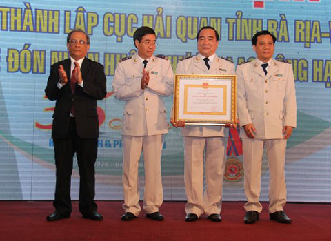 Hải quan Bà Rịa-Vũng Tàu đón nhận Huân chương Lao động hạng Nhì
