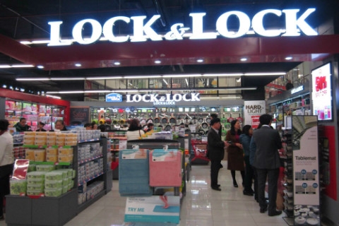 tung bung mua sam cung lockamplock