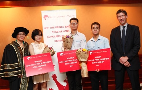 hoc bong hoang tu andrew tiep nhan ho so 2015