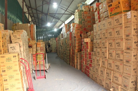 Phát hiện kho thực phẩm, mỹ phẩm lậu cực lớn ở Thủ đô