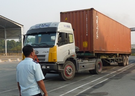 Thâm hụt cán cân thương mại lên đến gần 3,5 tỷ USD