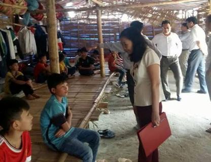 Hỗ trợ gạo cho học sinh