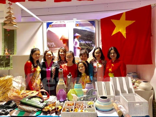 Việt Nam tham gia Hội chợ từ thiện "CHARITY BAZAAR" tại Ukraine