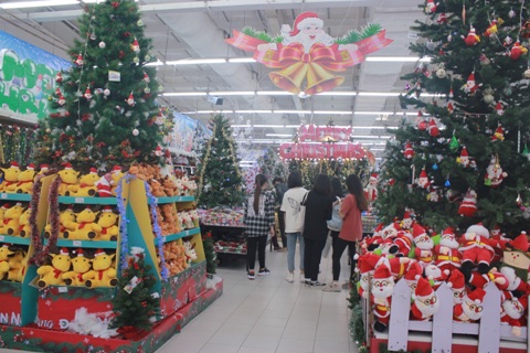 Hà Nội: Phong phú các mặt hàng quà tặng phục vụ mùa Noel | Thời ...