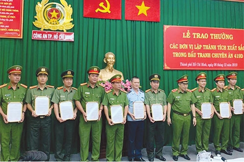 nganh hai quan lien tuc danh trung duong day buon lau ma tuy lon