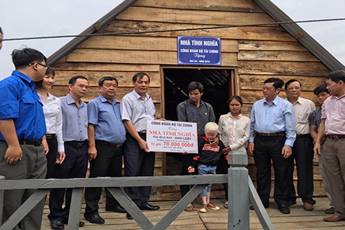 Công đoàn Bộ Tài chính sẻ chia nghĩa tình với đồng bào Gia Lai