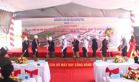 ACV khởi công dự án mở rộng sân đỗ máy bay, cảng Phú Bài