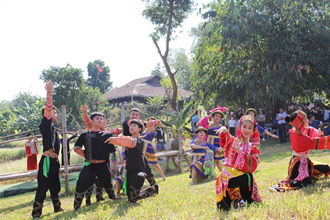 l&agrave;ng văn h&oacute;a