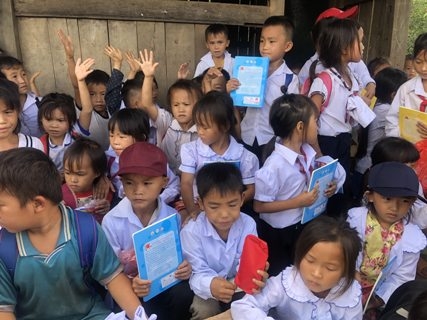 Ngân hàng ngoại hỗ trợ 7,6 tỷ đồng cho cộng đồng yếu thế