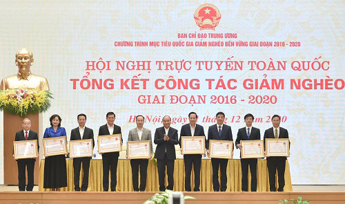 Thủ tướng trao Huân chương Lao động cho các cá nhân có thành tích xuất sắc