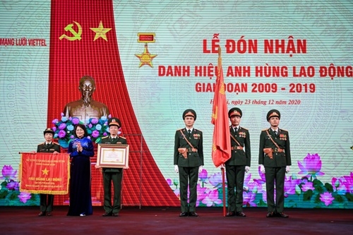 Tổng công ty Mạng lưới Viettel đón nhận danh hiệu Anh hùng Lao động