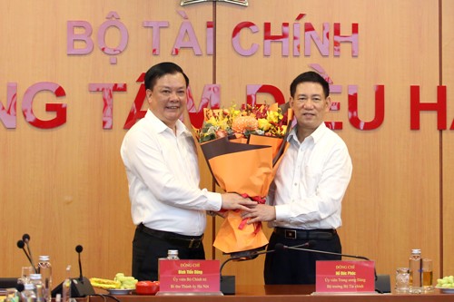 Chùm ảnh: Lễ bàn giao nhiệm vụ Bộ trưởng Bộ Tài chính Chùm ảnh: Lễ bàn giao nhiệm vụ Bộ trưởng Bộ Tài chính