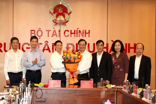 Chùm ảnh: Lễ bàn giao nhiệm vụ Bộ trưởng Bộ Tài chính Chùm ảnh: Lễ bàn giao nhiệm vụ Bộ trưởng Bộ Tài chính